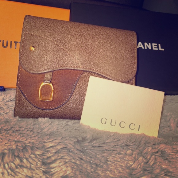AUTHENTIC Gucci saddle wallet - Picture 1 of 7